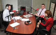 Conal O'Boyle and Carlow County Council director of services Bernie O'Brien interviewd by Newstalk's Jonathan Healy when Newstalk broadcast live from The Nationalist's offices during Local Newspaper Week 2012
Pic: Michael O'Rourke